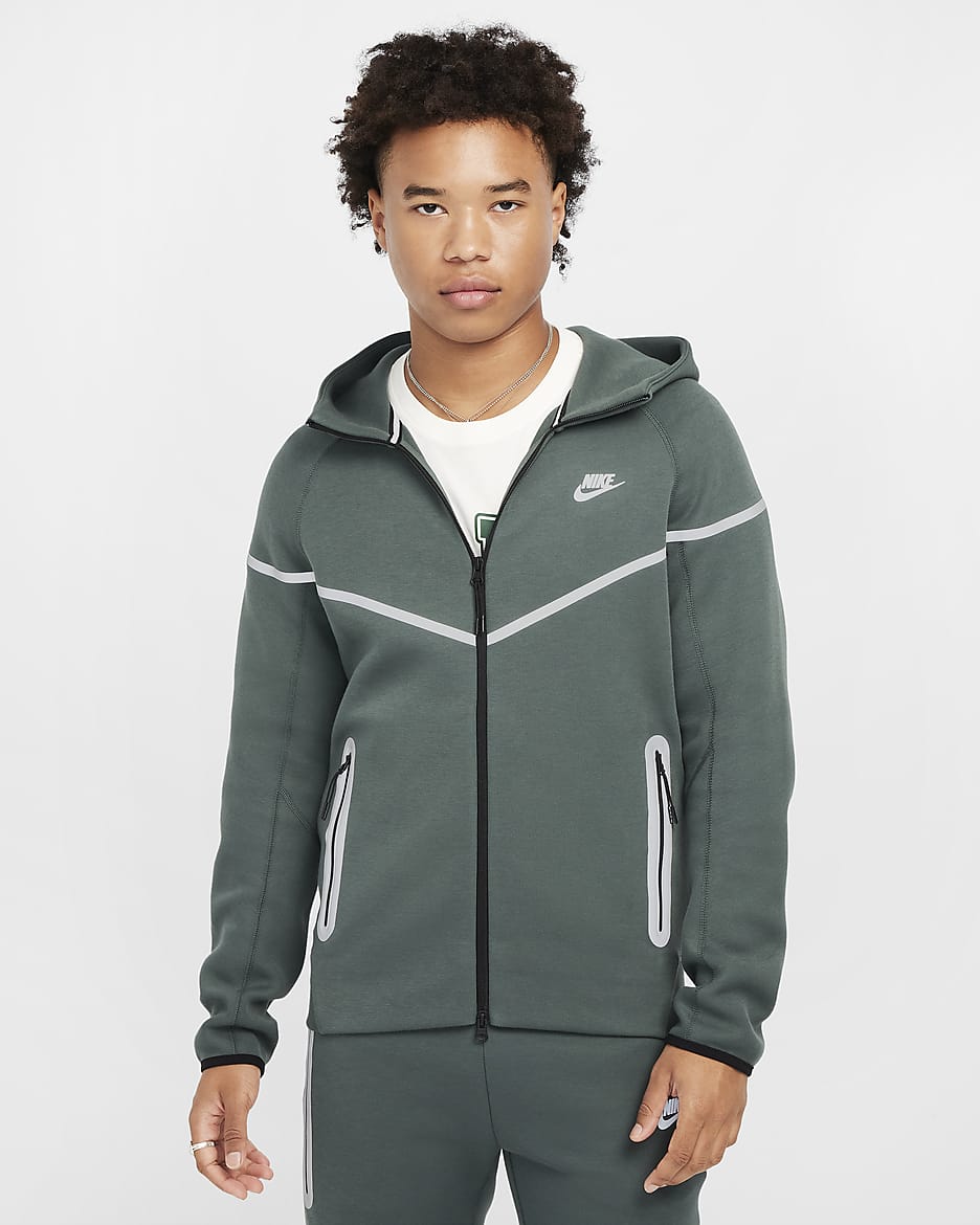 Nike Tech Windrunner Men s Reflective Details Fleece Full Zip Jacket